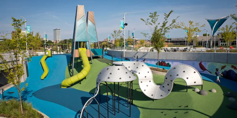 A közterületi játszótér mint a városi közösségi élet szíve