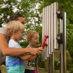 Varázslatos élmény a játszótéri hangszer segítségével